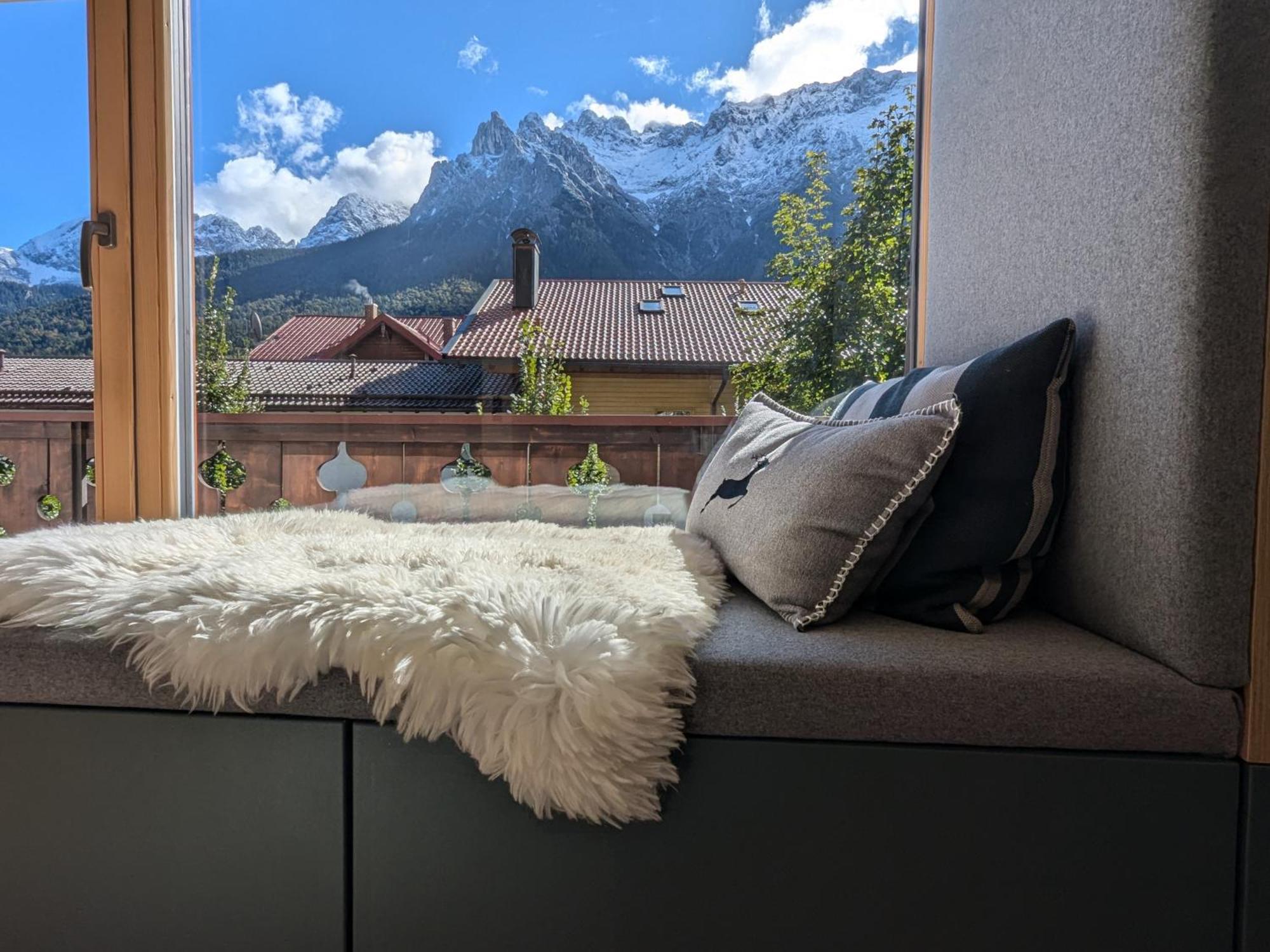 Die Karwendelsuite - 5 Sterne Fewo Mit Bestem Bergblick, Zentrumsnah & Ruhig Gelegen, Familienfreundlich Миттенвальд Экстерьер фото